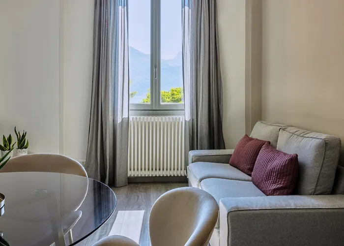 公寓 Charming Lake Como Stay - Central & Scenic 梅纳焦